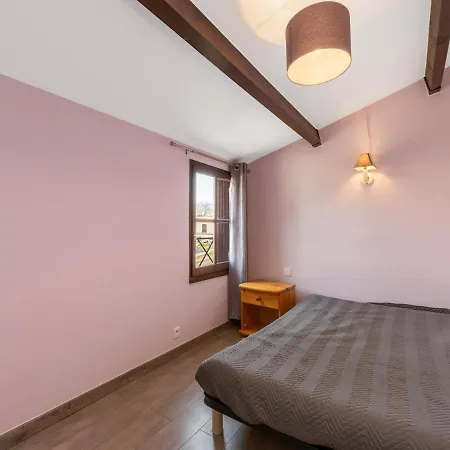 Будинок відпочинку 2 Bedroom House For 6 Агд