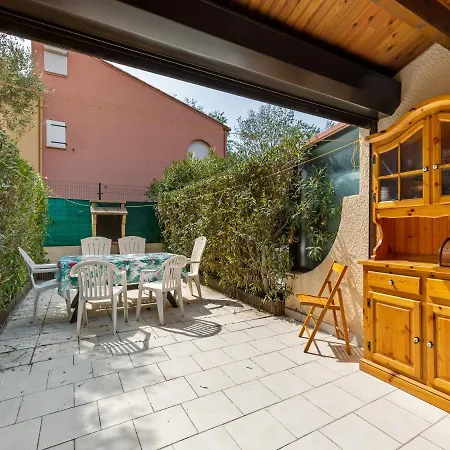 2 Bedroom House For 6 Будинок відпочинку Агд